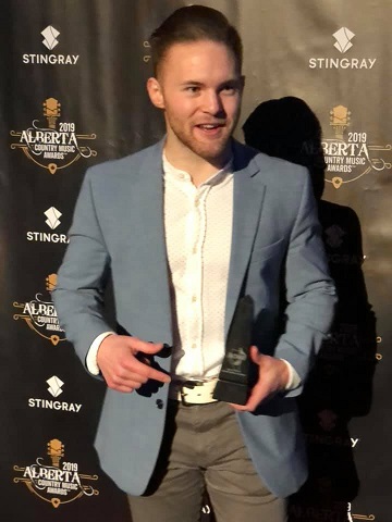 ASBenChasewithFansChoiceAward2020inAlberta.jpg