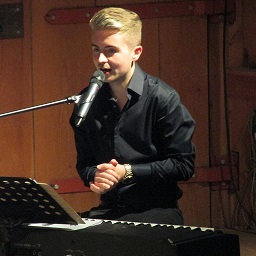 ASOwenMacfromIrelandPerformingatPurpleHillOntDepr2026.jpg
