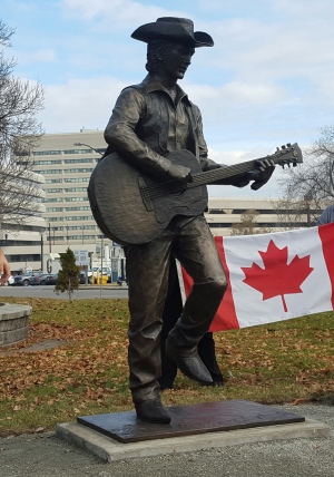 ASStompinTomBronzeStatueUnveiledinSudburyOntNov62015.jpg