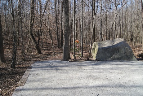 AsPatsyMemorialinCandenwherelplaecrashedin1963.jpg